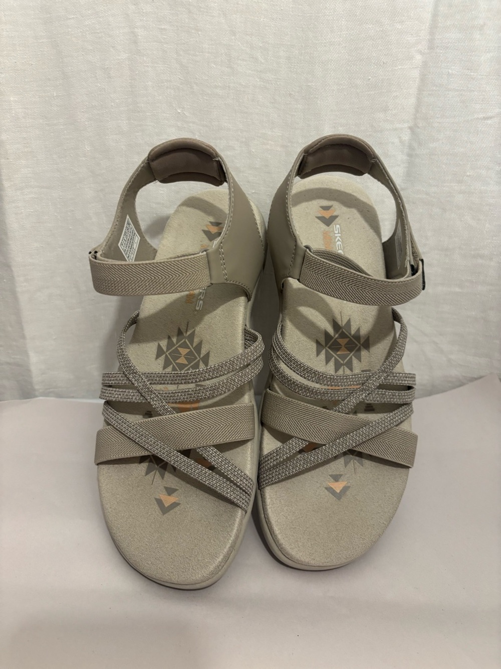 Sketchers Reggae slim stretch flex
Women’s Sandals Sz 7